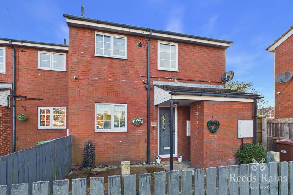 Main image of 2 bedroom Detached House for sale, Fairfield Mount, Ossett, West Yorkshire, WF5