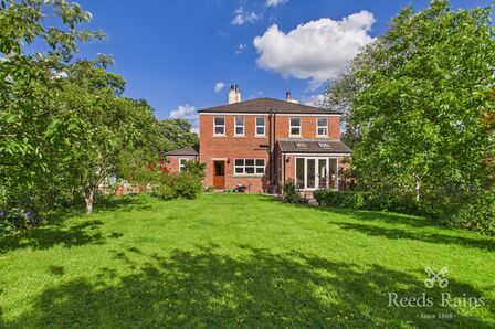 5 bedroom Semi Detached House for sale
