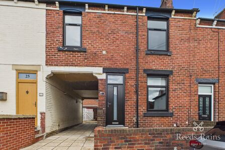 Millfield Road, 3 bedroom Mid Terrace House to rent, &pound;1,100 pcm