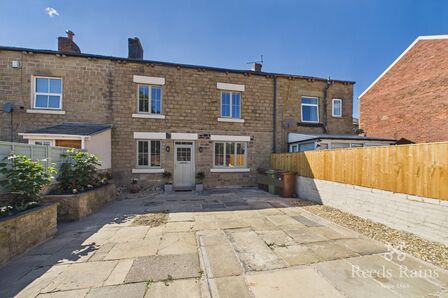 3 bedroom Mid Terrace House for sale