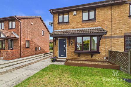 Holme Field, 3 bedroom Semi Detached House for sale, &pound;260,000