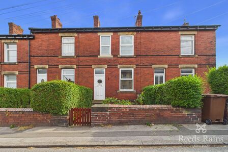 Manor Road, 2 bedroom Mid Terrace House to rent, &pound;850 pcm