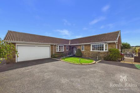 4 bedroom Detached Bungalow for sale