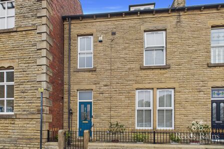 4 bedroom End Terrace House for sale