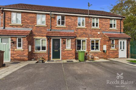 Bracken Hill View, 2 bedroom Mid Terrace House for sale, &pound;225,000