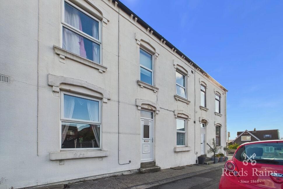 2 bedroom Mid Terrace House for sale