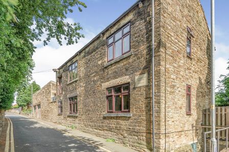 Back Lane, 1 bedroom Flat to rent, &pound;530 pcm