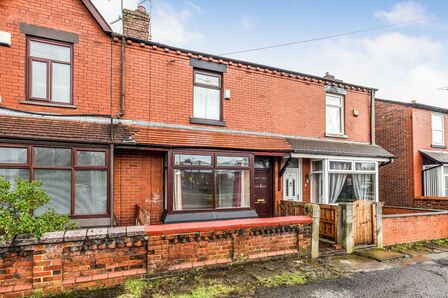 2 bedroom Mid Terrace House to rent