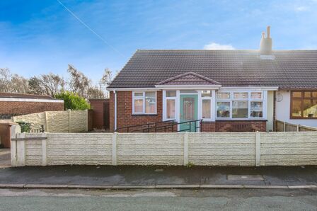 Hillary Avenue, 3 bedroom Semi Detached Bungalow for sale, £170,000