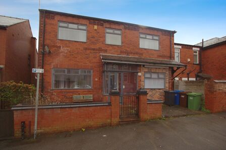 Avondale Road, 3 bedroom Detached House for sale, £220,000
