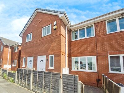 3 bedroom Mid Terrace House for sale