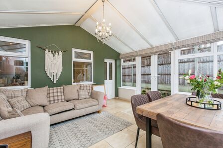 2 bedroom End Terrace House for sale