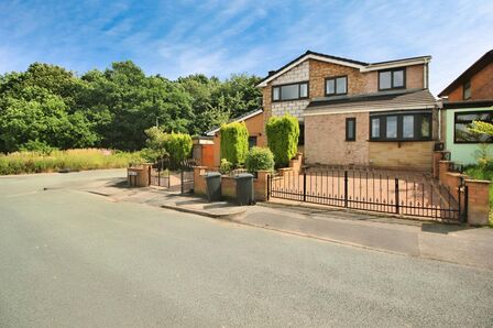 Mendip Avenue, 4 bedroom Link Detached House for sale, £310,000