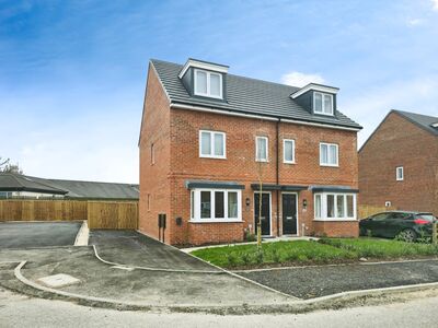 Eliot Drive, 3 bedroom Semi Detached House to rent, £1,400 pcm