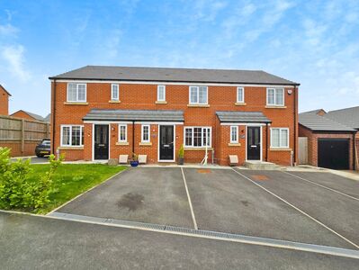 3 bedroom Mid Terrace House for sale