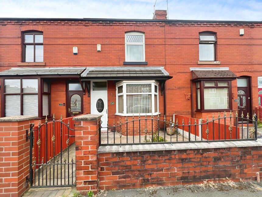 3 bedroom Mid Terrace House for sale