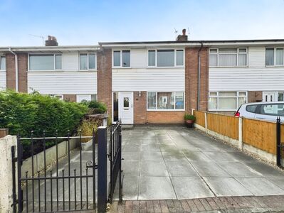 3 bedroom Mid Terrace House for sale