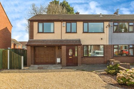 Martindale Crescent, 5 bedroom Semi Detached House for sale, £240,000