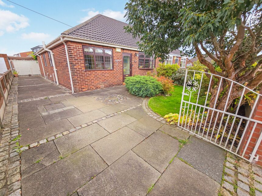 Main image of 2 bedroom Semi Detached Bungalow for sale, Kenilworth Drive, Hindley Green, Greater Manchester, WN2