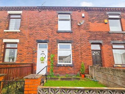 2 bedroom Mid Terrace House for sale
