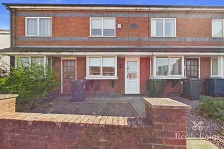 2 bedroom Mid Terrace House to rent