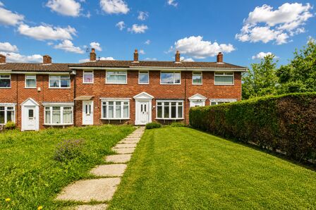 3 bedroom Mid Terrace House to rent