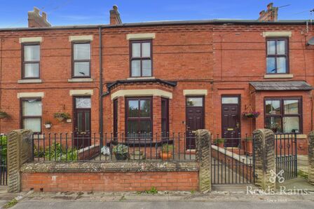 2 bedroom Mid Terrace House for sale