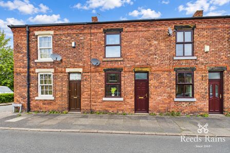 2 bedroom Mid Terrace House for sale