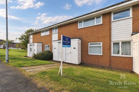 Lonsdale Walk, 2 bedroom Flat for sale, &pound;95,000