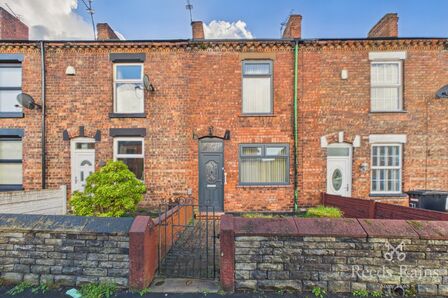 2 bedroom Mid Terrace House for sale