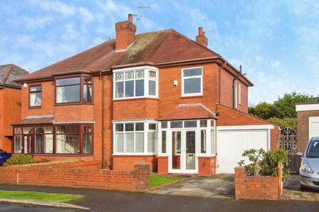 Coleridge Avenue, 3 bedroom Semi Detached House to rent, &pound;1,500 pcm