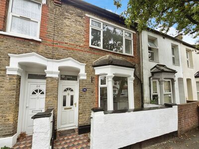 Brock Road, 2 bedroom Mid Terrace House to rent, £2,000 pcm