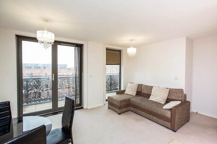 Hastings Road, 1 bedroom Flat to rent, &pound;1,750 pcm