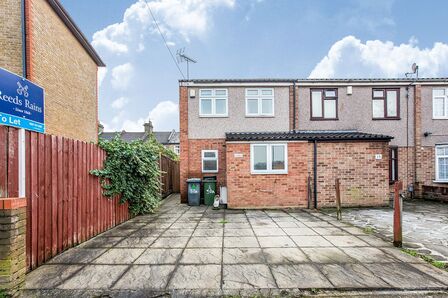 Blanche Street, 3 bedroom End Terrace House to rent, £2,100 pcm