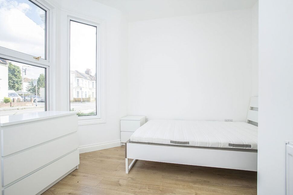 Main image of  Room to rent, Kingston Road, Ilford, Essex, IG1