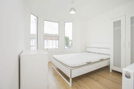 1 bedroom  Room to rent