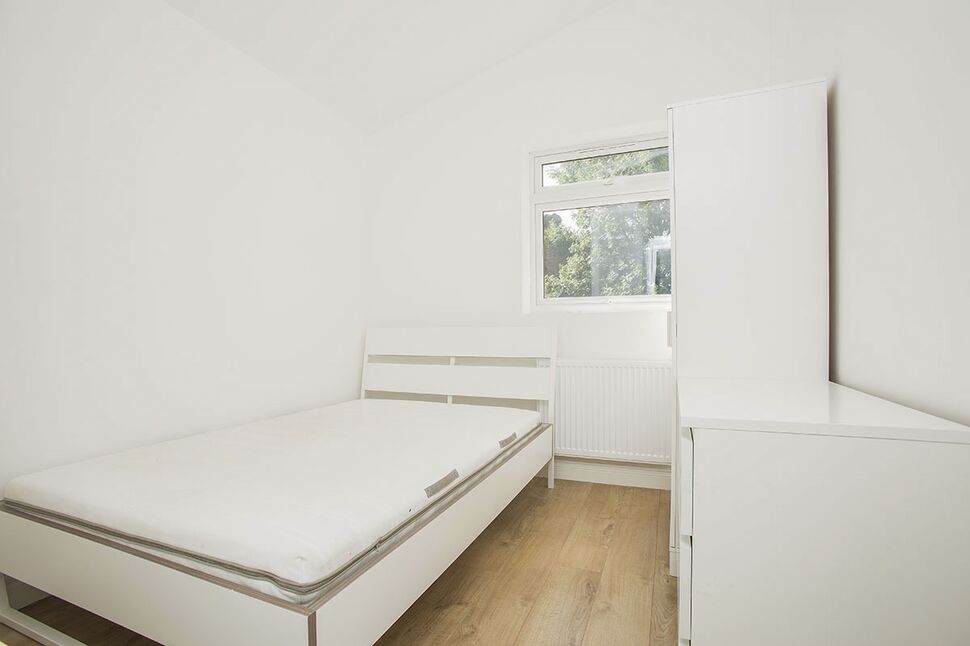 Main image of  Room to rent, Kingston Road, Ilford, Essex, IG1
