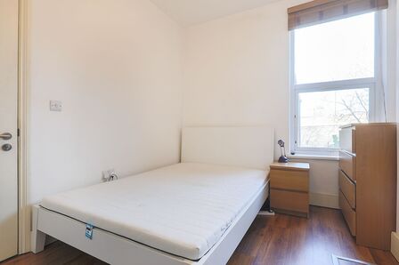 Searles Road,  Room to rent, £900 pcm