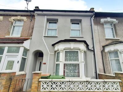 Dongola Road, 3 bedroom Mid Terrace House for sale, £450,000