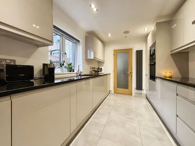 Woodside Road, 2 bedroom Mid Terrace House for sale, £475,000
