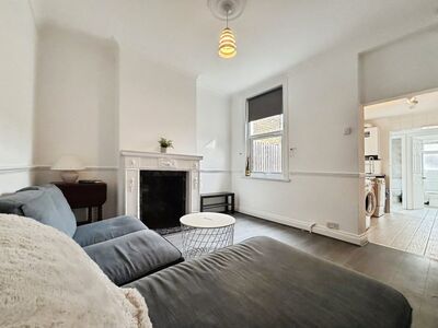 2 bedroom Mid Terrace House for sale