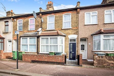 Belgrave Road, 3 bedroom Mid Terrace House to rent, &pound;1,750 pcm