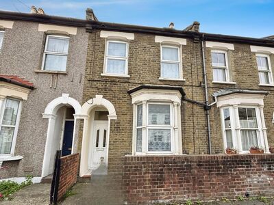 3 bedroom Mid Terrace House for sale
