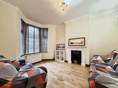 4 bedroom Mid Terrace House for sale