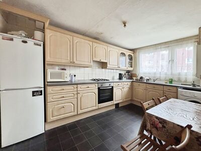 3 bedroom Mid Terrace House for sale