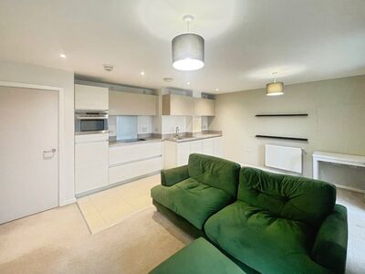 Robertson Road, 1 bedroom  Flat to rent, £1,600 pcm