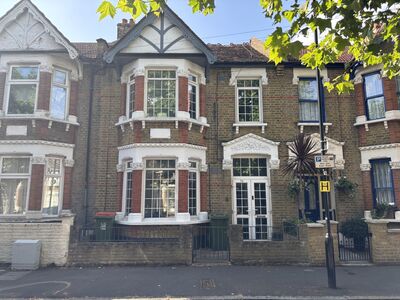 3 bedroom Mid Terrace House for sale