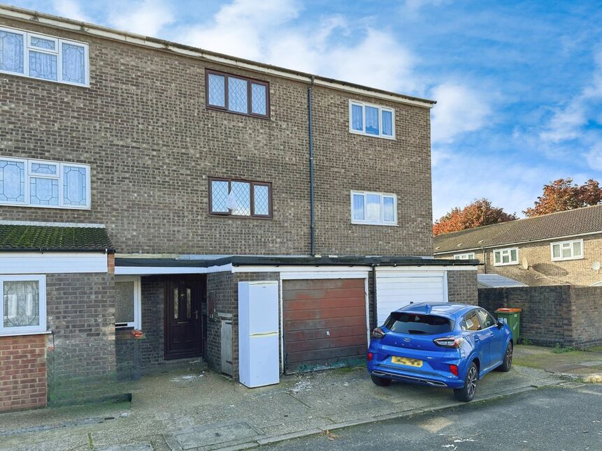 3 bedroom Mid Terrace House for sale, Beardsfield, London, E13 £450,000