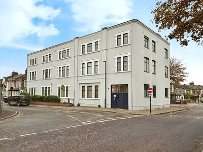 Jedburgh Road, 1 bedroom  Flat for sale, £310,000