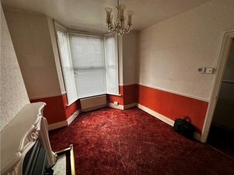 2 bedroom Mid Terrace House for sale, Hollybush Street, London, E13 £